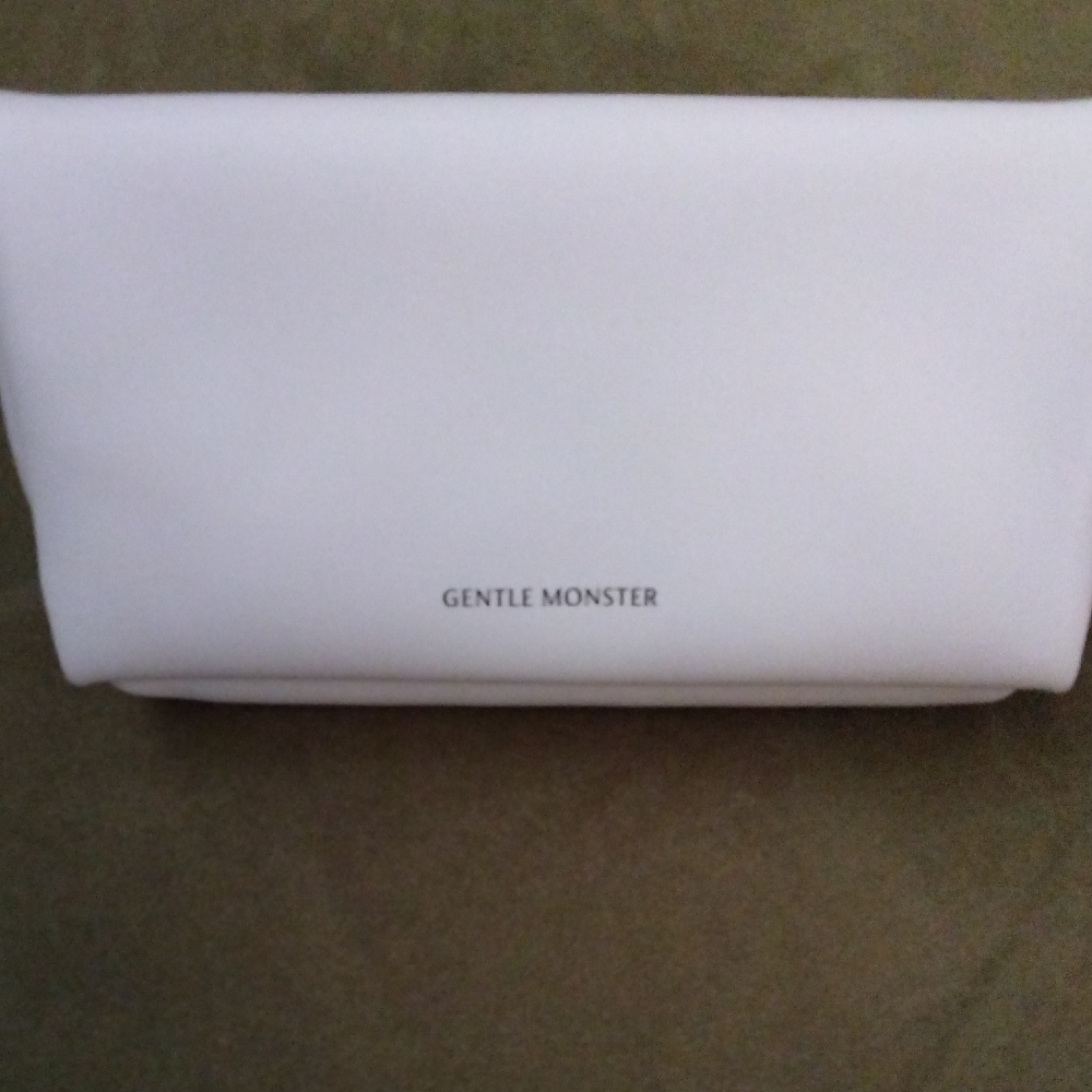 GENTLE MONSTER White Logo Cosmetic Pouch